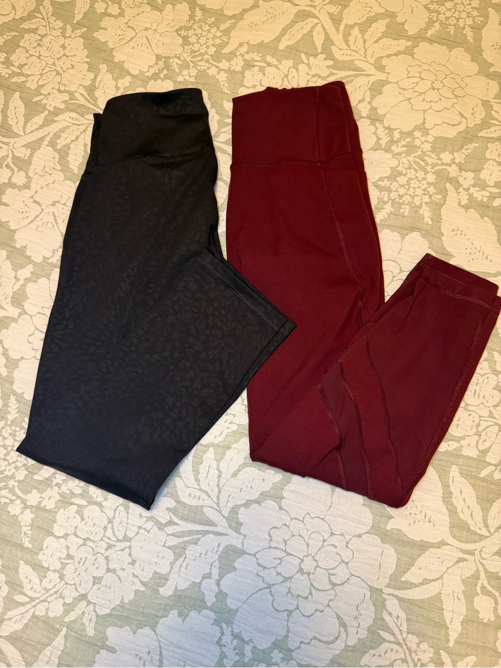 Old Navy Active High-Waist Leggings in Burgundy and Black